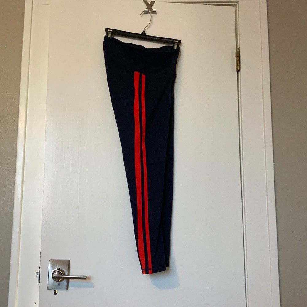 Old Navy leggings with double side stripes